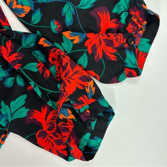 NWOT Torrid 3 Red Chiffon Floral Blouse Woman’s Plus 3X Long Sleeve Pleated - Picture 9 of 9